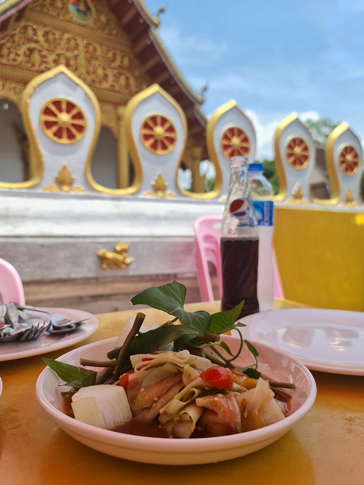เมนูซิกเนเจอร์ ส้มตำหลวงพระบาง