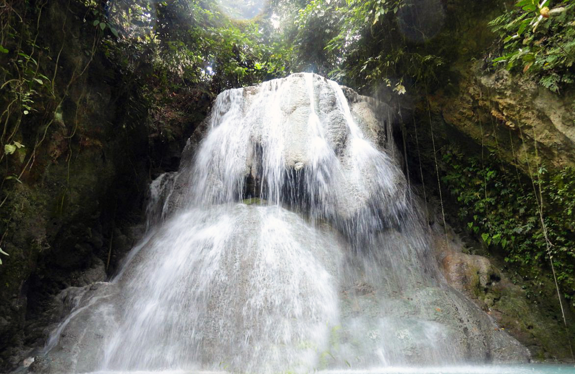 เที่ยวเซบู (2) : ปีนฝ่าสายน้ำ @Aguinid Falls