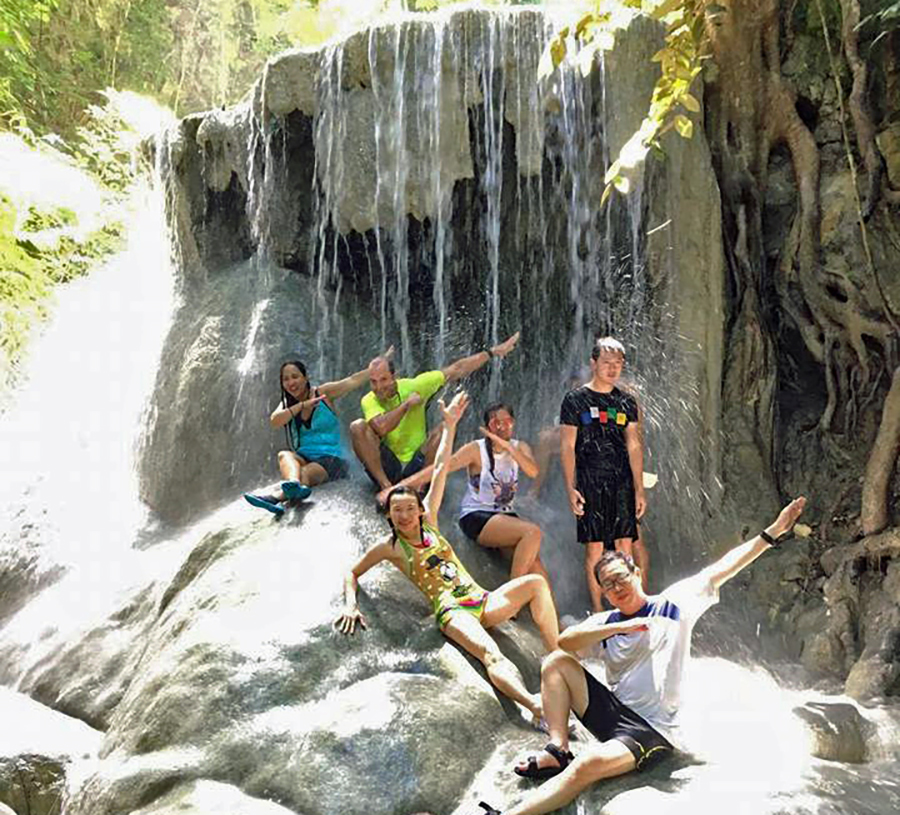 พิชิตน้ำตก Aguinid Falls